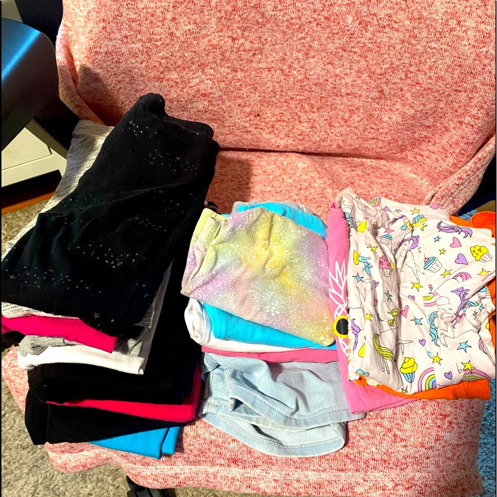 Bundle pack sale! 11 tights, 5 shorts/tights 3 shirts all 5/6 children’s place🥰